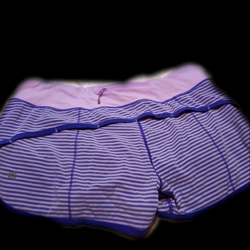 LULULEMON THROWBACK PURPLE AND LAVENDER STRIPED SHORT SHORTS 💜 😍 (8)